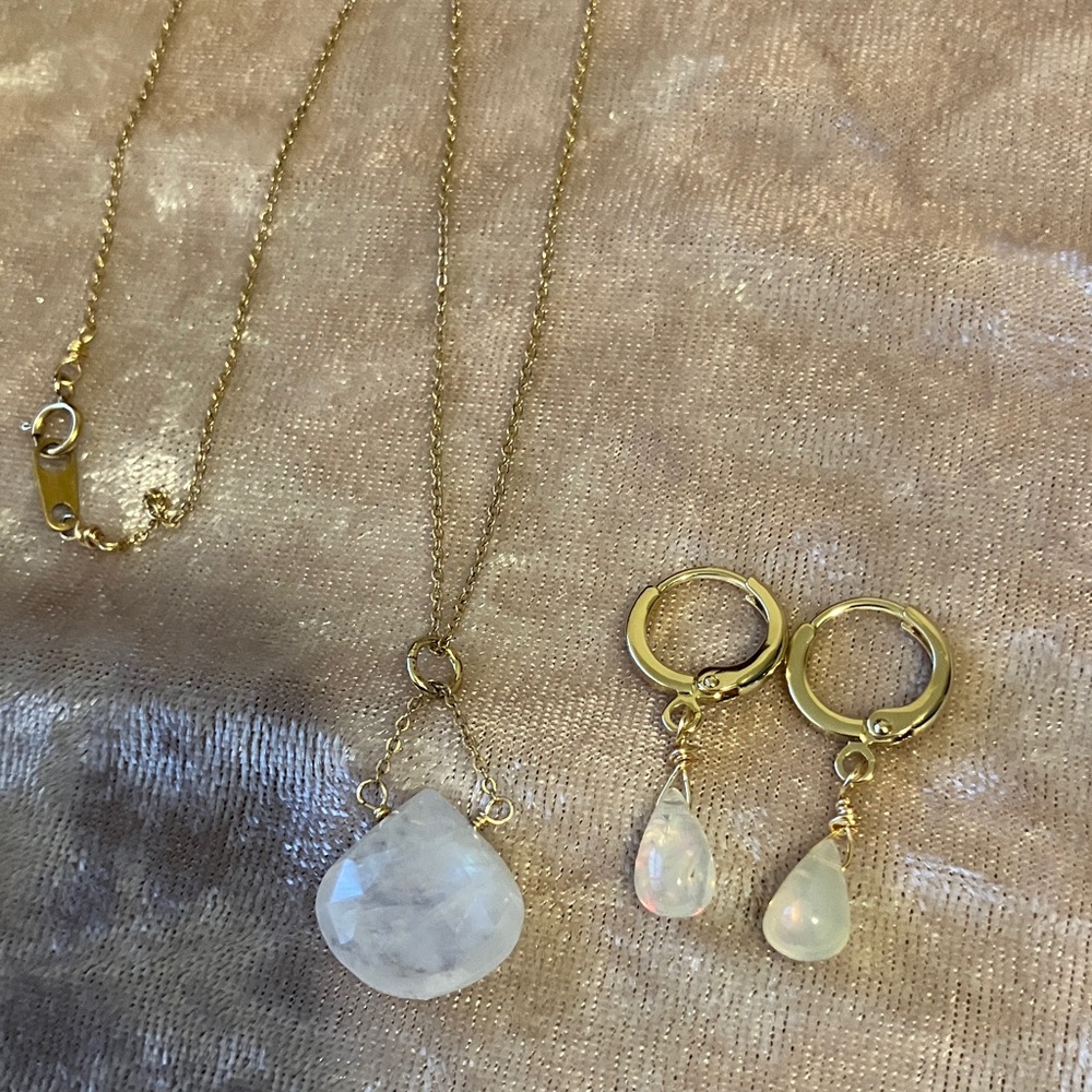 Elegant Gold Moonstone Necklace